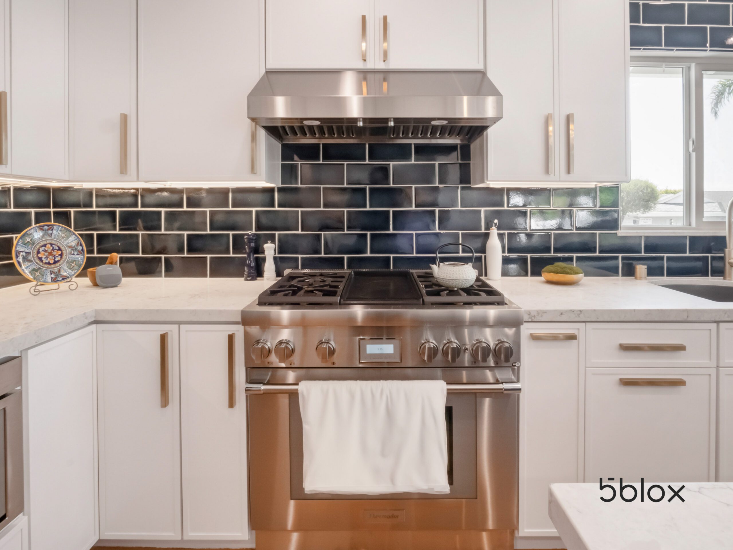 Contemporary Transitional Kitchen Remodel by 5blox Inc. project photo 2