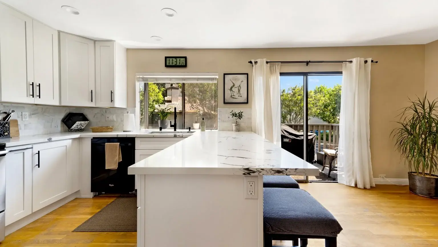 A kitchen renovated by home remodeling contractors in Irvine, CA