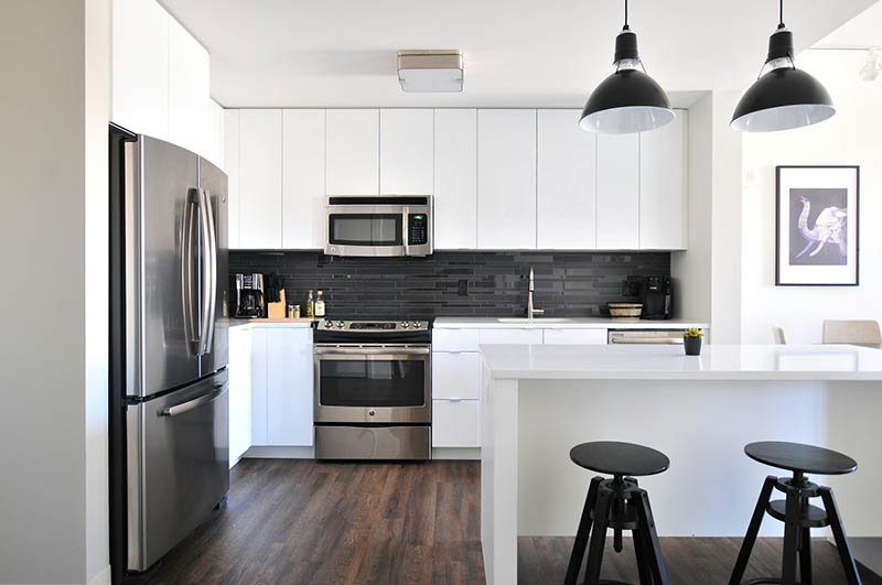 Bright modern Los Angeles kitchen
