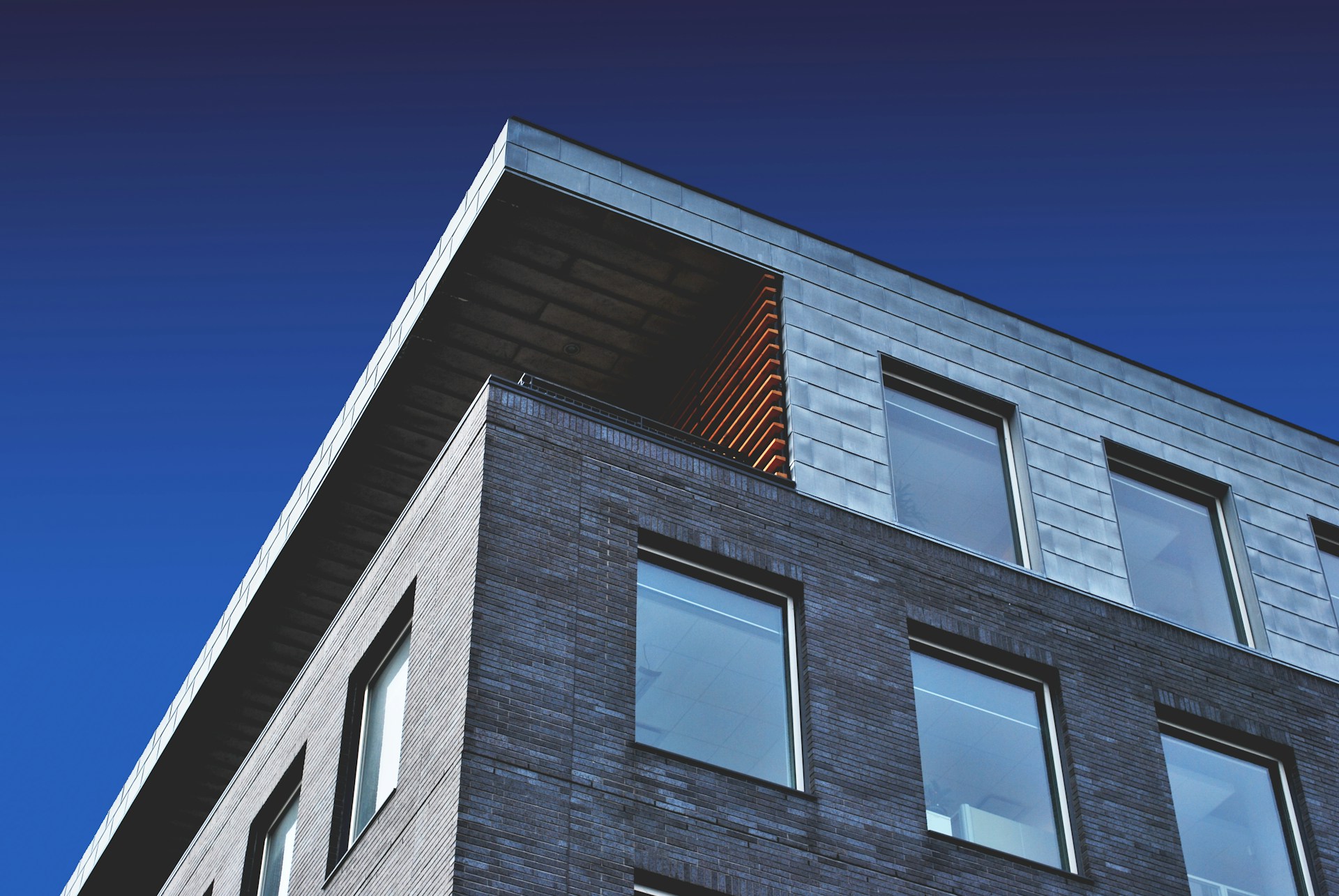 Modern Los Angeles exterior highlighted sleek, resilient architecture